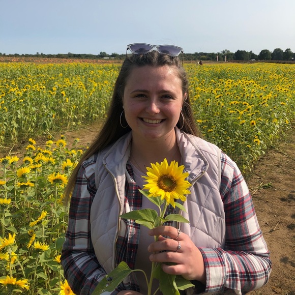 Meet your Posher, Danielle - Picture 1 of 1